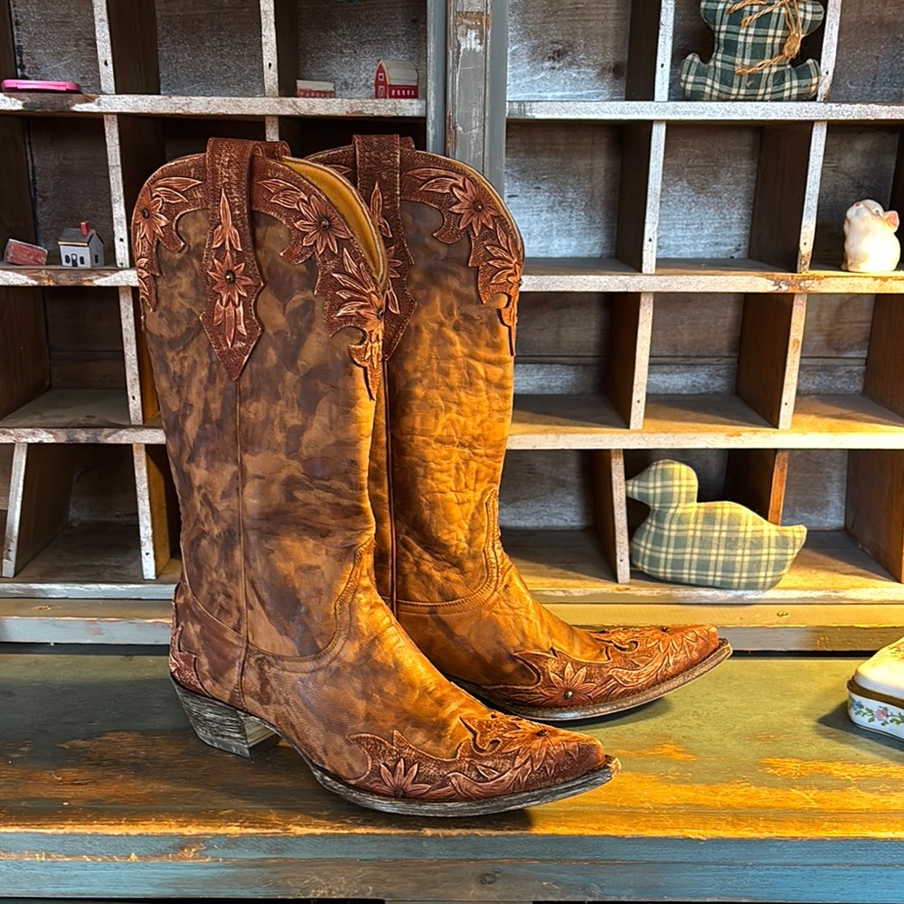 Old Gringo kicking Cowboy Boots! Like new!